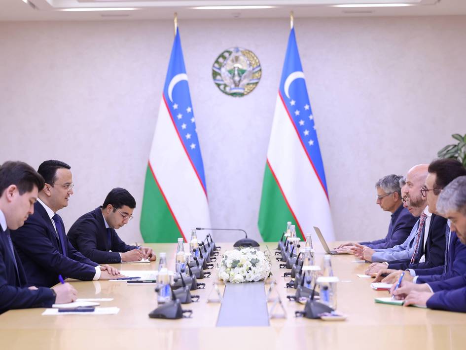 U.S. agricultural machinery manufacturer John Deere explores production facility in Uzbekistan